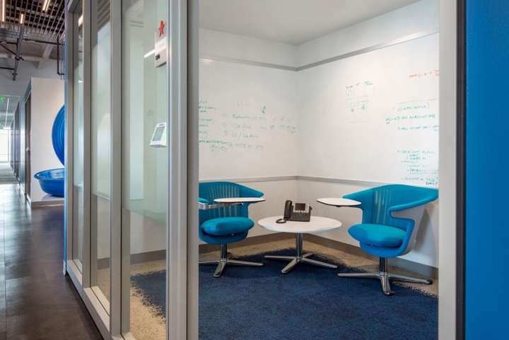 时尚风趣 Macys百货网站办公设计